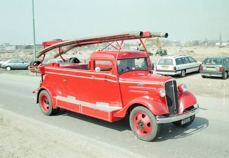 Kenteken: HZ-59850 > RJ-51-31 Type voertuig: TS7 LD1200 T800 Merk &amp; Type: Chevrolet CTRU Opbouw: Remmers-van Bergen Bouwjaar: 1936 In dienst: 1943 Uit dienst: 1962. Particulier bezit > brandweermuseum Borculo.