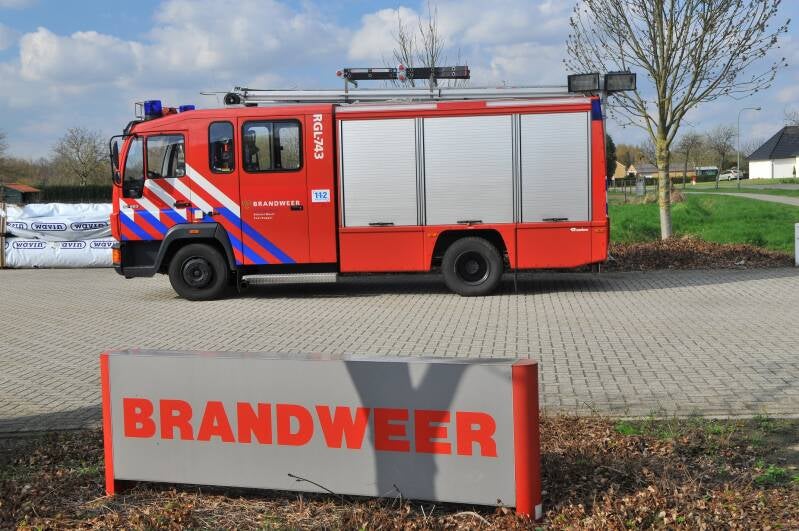 Kenteken: BD-GX-74 Roepnummer: RGL743 > 23-4231 Type voertuig: TS9 LD3000 HD250 T1500 Merk &amp; Type: MAN 10.223FF[L2000] Opbouw: Rosenbauer Bouwjaar: 1995 In dienst: 1999 Uit dienst: 2013. Overgenomen van brandweer Neer