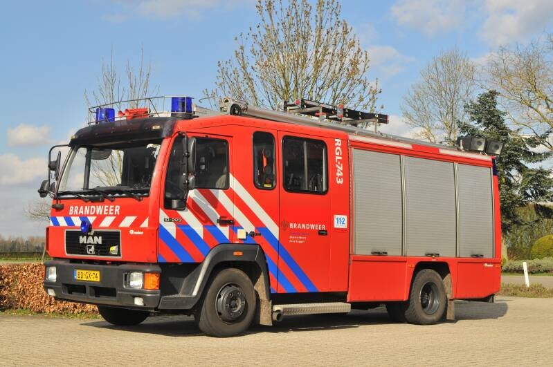 Kenteken: BD-GX-74 Roepnummer: RGL743 > 23-4231 Type voertuig: TS9 LD3000 HD250 T1500 Merk &amp; Type: MAN 10.223FF[L2000] Opbouw: Rosenbauer Bouwjaar: 1995 In dienst: 1999 Uit dienst: 2013. Overgenomen van brandweer Neer