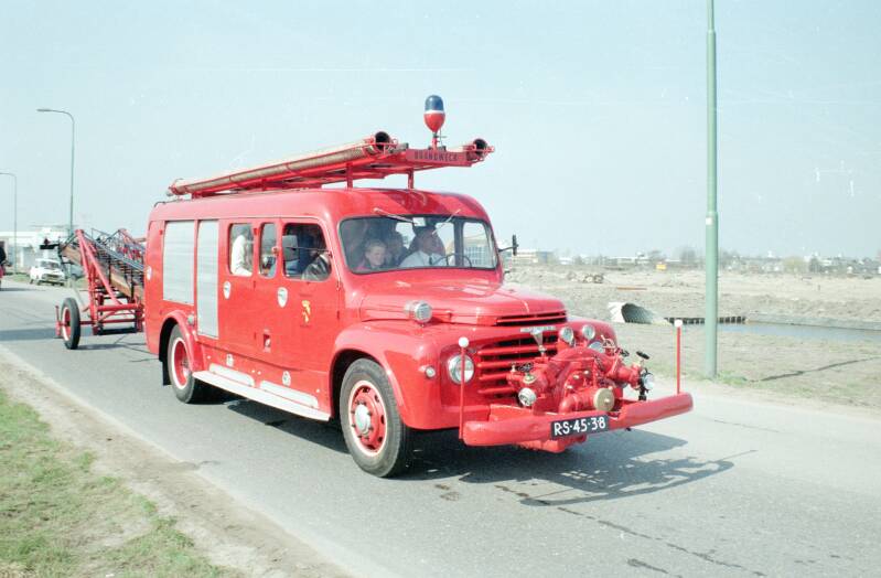 Kenteken: RS-45-38 Roepnummer: Type voertuig: TS10 LD2000 T1500 Merk &amp; Type: Commer B357 Opbouw: Bikkers Bouwjaar: 1958 In dienst: 1958 Uit dienst: 19... Museumobject i.b.v. Leersum
