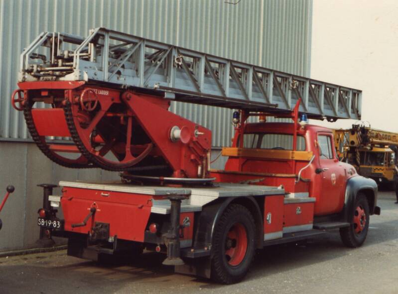 Kenteken: SB-19-83 Roepnummer: 2 Type voertuig: AL-25 Merk &amp; Type: Ford F620[Mercury] Opbouw: Metz-Voigt Bouwjaar: 1956 In dienst: 1956 Uit dienst: 1979