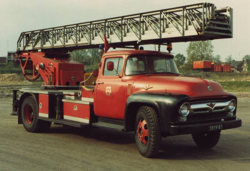 Kenteken: SB-19-83 Roepnummer: 2 Type voertuig: AL-25 Merk &amp; Type: Ford F620[Mercury] Opbouw: Metz-Voigt Bouwjaar: 1956 In dienst: 1956 Uit dienst: 1979