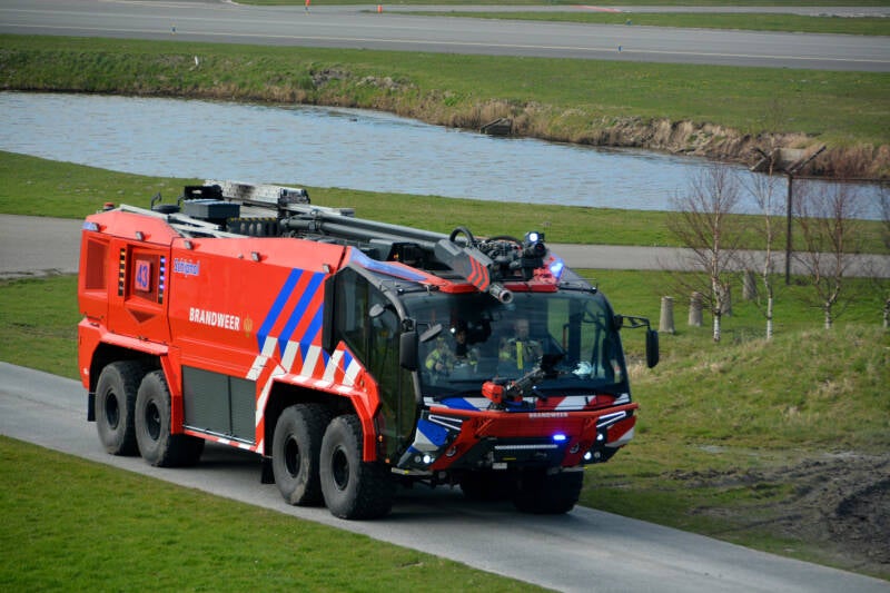 Kenteken: Roepnummer: BRW43 Type voertuig: CT4 LD10000 T13000/1600 P250 Merk &amp; Type: Rosenbauer 'NewPanther' (8x8) Opbouw: Rosenbauer Bouwjaar: 2019 In dienst: 2020 Uit dienst: Standplaats: Schiphol - Oefencentrum