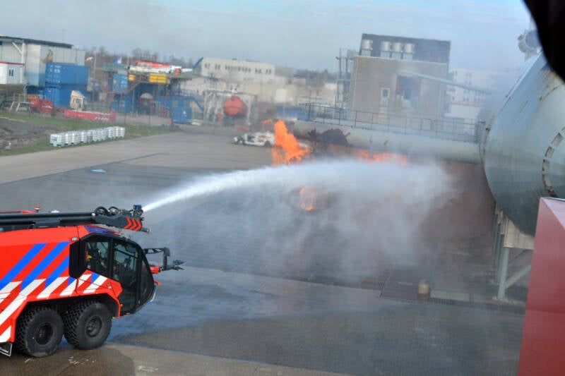 Kenteken: Roepnummer: BRW43 Type voertuig: CT4 LD10000 T13000/1600 P250 Merk &amp; Type: Rosenbauer 'NewPanther' (8x8) Opbouw: Rosenbauer Bouwjaar: 2019 In dienst: 2020 Uit dienst: Standplaats: Schiphol - Oefencentrum