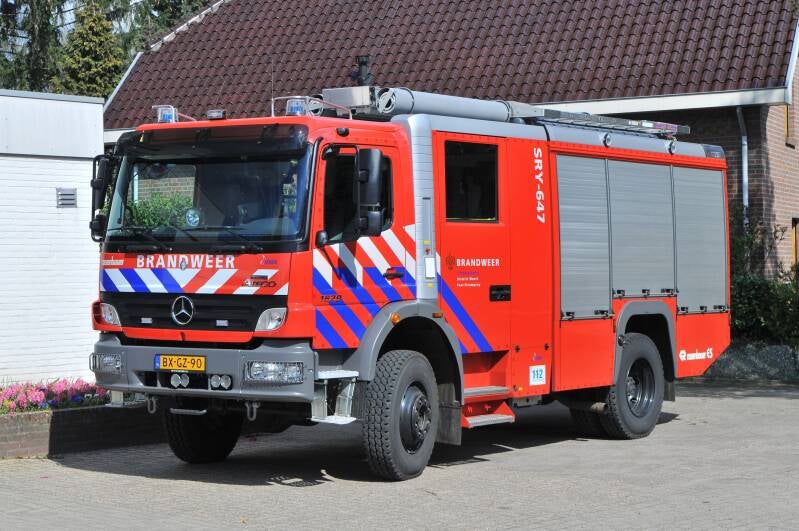 Kenteken: BX-GZ-90 Roepnummer: SRY647 > 23-4531 Type voertuig: TS7 LD3000 HD250 T2200/200 Merk &amp; Type: Mercedes Benz 1529AF38[Atego] Opbouw: Rosenbauer Bouwjaar: 2010 In dienst: 2010 Uit dienst: