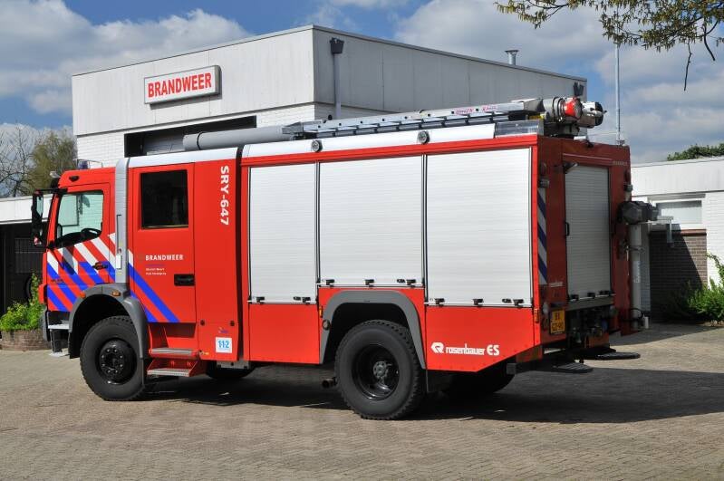 Kenteken: BX-GZ-90 Roepnummer: SRY647 > 23-4531 Type voertuig: TS7 LD3000 HD250 T2200/200 Merk &amp; Type: Mercedes Benz 1529AF38[Atego] Opbouw: Rosenbauer Bouwjaar: 2010 In dienst: 2010 Uit dienst: