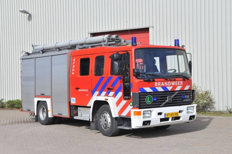 Kenteken: VT-45-HD Roepnummer: 643 > 740 Type voertuig: TS8 LD3250 HD240 T2000 Merk &amp; Type: Volvo FL614-37 Opbouw: Mostard-Godiva Bouwjaar: 1993 In dienst: 1993 Uit dienst: 2012