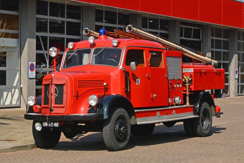 Kenteken: UB-62-40 Roepnummer: 801 > 610 Type voertuig: TS6 LD2500 T4000 Merk &amp; Type: Mercedes Benz LAF3500-.. Opbouw: Metz Bouwjaar: 1954 In dienst: 1961 Uit dienst: 1983. Overgenomen van de RAF, tbv bosbrandbestrijding. Museumobject brandweer Bilthoven.