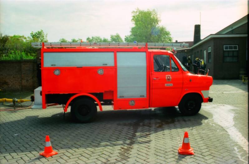 Kenteken: ZV-31-05 Roepnummer: 960 > 565 Type voertuig: TS2 HD... T... P750 Merk &amp; Type: Ford Transit 1750 Opbouw: Kronenburg Bouwjaar: 1970 In dienst: 1970 Uit dienst: 1991 Standplaats: Sassenheim
