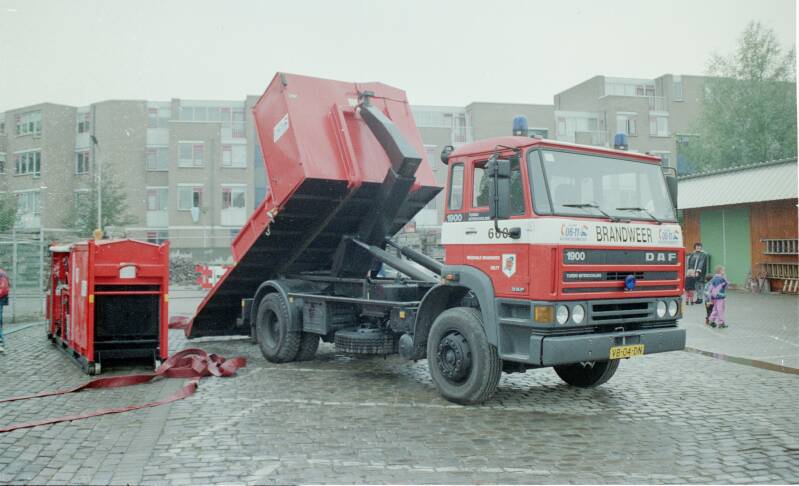 Kenteken: VB-04-DN Roepnummer: 713 > 71-660 Type voertuig: HA Merk &amp; Type: DAF FF1900DNS400 Opbouw: Leebur Bouwjaar: 1988 In dienst: 1988 Uit dienst: 1995. Naar brandweer Nootdorp