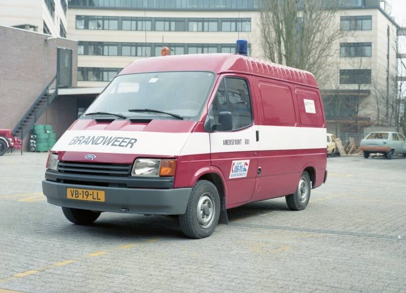 Kenteken: VB-19-LL Roepnummer: 46-681 Type voertuig: PM. Merk &amp; Type: Ford Transit 100 Van Opbouw: Bouwjaar: 1988 In dienst: 1988 Uit dienst: 1999