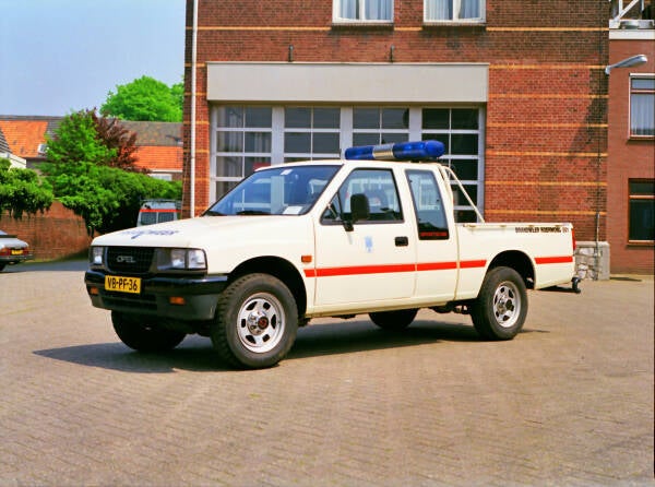 Kenteken: VB-PF-36 Roepnummer: 861 Type voertuig: PM2 Merk &amp; Type: Opel Campo 3,1TD-Sportscap[4WD] Opbouw: Bouwjaar: 1994 In dienst: 1994 Uit dienst: 2004