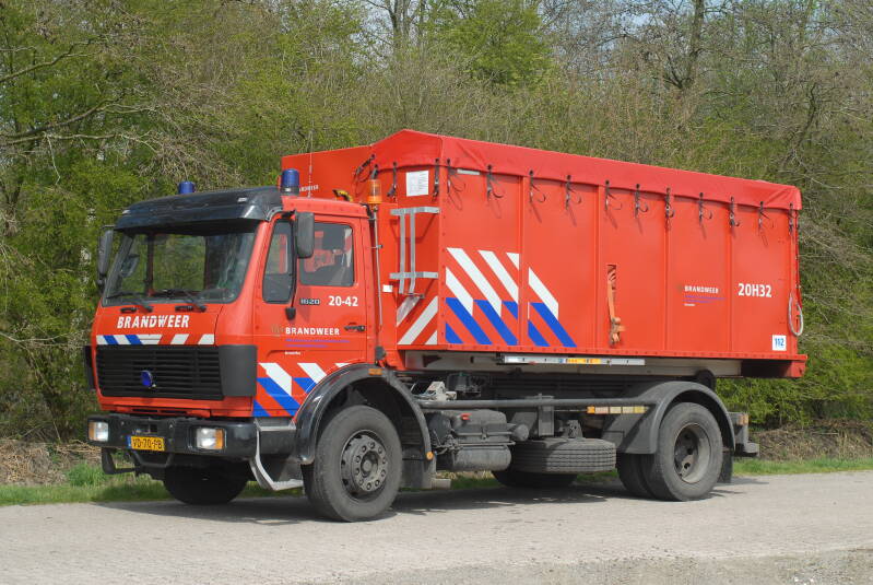 Roepnummer: 4042 Kenteken: VD-70-PB Type voertuig: HA Merk &amp; Type: Mercedes Benz 1620F40 Opbouw: Leebur Bouwjaar: 1989 In dienst: 2006 Uit dienst:.... Regionaal voertuig