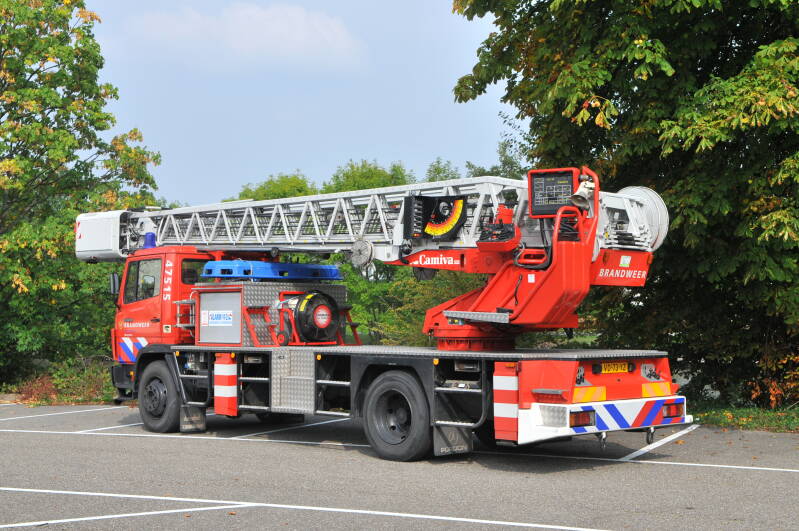 Kenteken: VD-73-YZ Roepnummer: 47-515 Type voertuig: AL-K30 Merk &amp; Type: Mercedes Benz 1320F46[Ecol] Opbouw: Doeschot-Camiva Bouwjaar: 1989 In dienst: 1989 Uit dienst: 2010