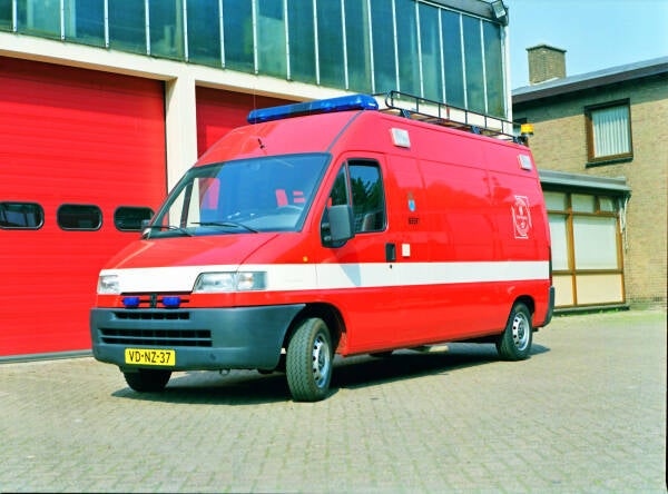 Kenteken: VD-NZ-37 Roepnummer: WT662 Type voertuig: AB / WO Merk &amp; Type: Peugeot Boxer 2.5D Opbouw: Bouwjaar: 1994 In dienst: 1994 Uit dienst: 2005. pmerkingen: Ombouw naar GM3 (WT603)