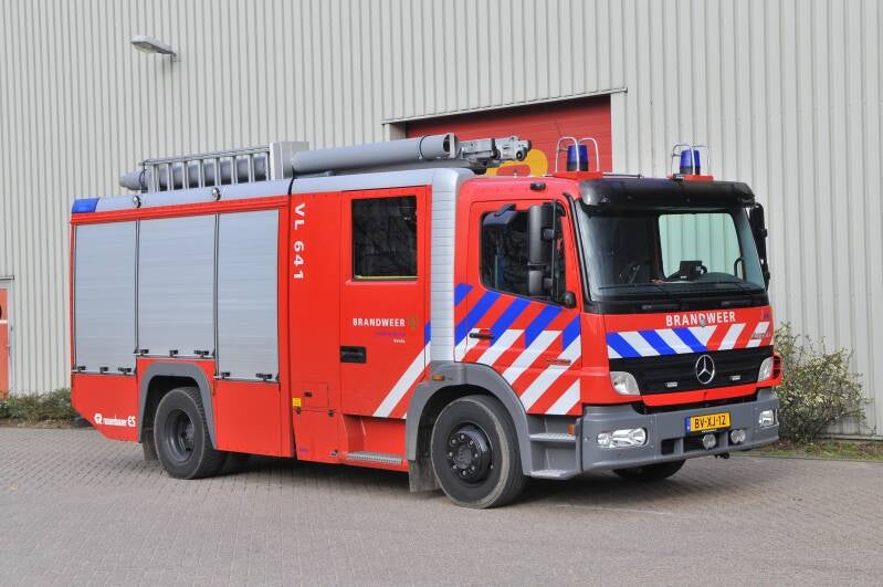 Kenteken: BV-XJ-12 Roepnummer: VL641 Type voertuig: TS8 LD3000 HD250 T2200/200 Merk &amp; Type: Mercedes Benz 1329F..[Atego] Opbouw: Kenbri-Rosenbauer Bouwjaar: 2009 In dienst: 2009 Uit dienst: 2011. Naar brandweer Belfeld