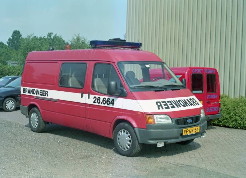 Kenteken: VF-GN-64 Roepnummer: 664 Type voertuig: PM.-ME Merk &amp; Type: Ford Transit 150D-Van Opbouw: den Hartog-Bikkers Bouwjaar: 1995 In dienst: 1995 Uit dienst: 2004.Particulier bezit te Zutphen. 