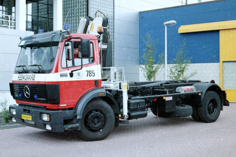 Kenteken: VH-54-YY Roepnummer: 785 Type voertuig: HA Merk &amp; Type: Mercedes Benz 1926F48 Opbouw: Leebur-Pesci Bouwjaar: 1990 In dienst: 1990 Uit dienst: 2010