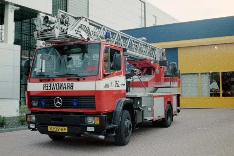 Kenteken: VJ-39-BP Roepnummer: 752 Type voertuig: AL-K24 Merk &amp; Type: Mercedes Benz 1120F36[Ecol] Opbouw: Magirus Bouwjaar: 1990 In dienst: 1990 Uit dienst: 2006