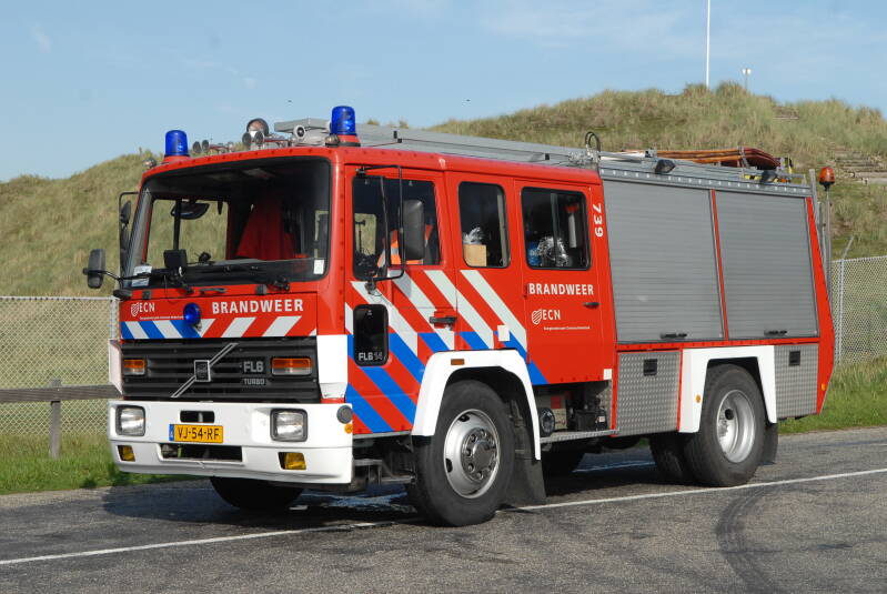Kenteken: VJ-54-RF Roepnummer: 739 Type voertuig: TS6 LD3000 HD250 T1500 Merk &amp; Type: Volvo FL614-32 Opbouw: Doeschot-Rosenbauer Bouwjaar: 1990 In dienst: 2002 Uit dienst: 2013 Standplaats: Petten