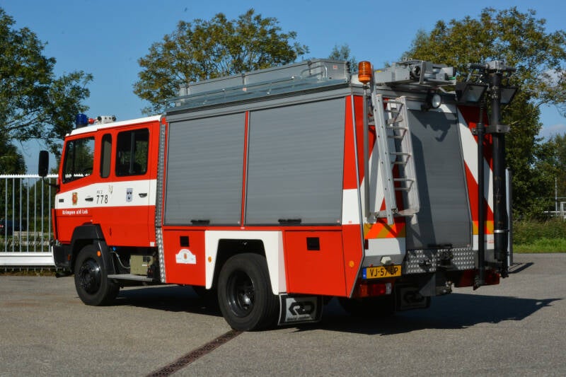Kenteken: VJ-57-LP Roepnummer: 62-778 > 16-3585 Type voertuig: HV-2 / PM6 Merk &amp; Type: Mercedes Benz 1114F34[Ecol] Opbouw: Doeschot-Rosenbauer Bouwjaar: 1990 In dienst: 2003 Uit dienst: 2016. Van Brandweer Katwijk. Nu in bezit St. Hist. Brandweermat. HM
