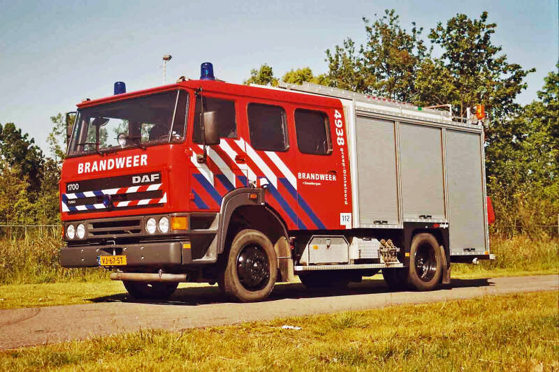 Kenteken: VJ-67-ST Roepnummer: 645 > 4938 Type voertuig: TS8 LD2800 HD260 T1500 Merk &amp; Type: DAF FF1700NT365 Opbouw: Ajax-Ziegler Bouwjaar: 1990 In dienst: 1990 Uit dienst: 2009.  In 2009 naar korps Steenbergen als 2e TS