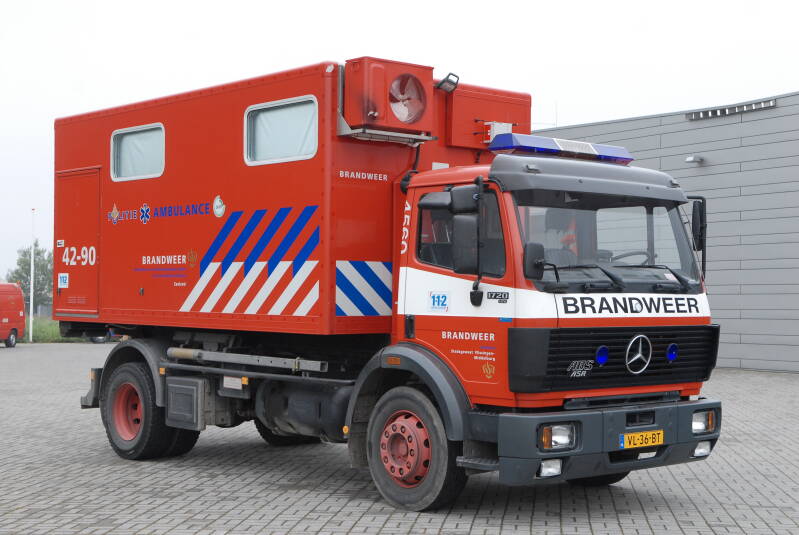 Kenteken: VL-36-BT Roepnummer: 665 > 4665 > 4560 > 19-4567 Type voertuig: HA Merk &amp; Type: Mercedes Benz 1720F42 Opbouw: Leebur-Touw Bouwjaar: 1991 In dienst: 1991 Uit dienst: 200. Standplaats: Vlissingen (Olympiaweg).  Naar Trainingscentrum Vlissingen.
