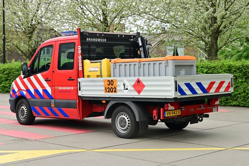 Kenteken: VN-942-X Roepnummer: 09-9088 Type voertuig: PM5 (logistiek) Merk &amp; Type: Mercedes Benz 515BleuTec37[Sprinter] Opbouw: van der Born-Hiab Bouwjaar: 2015 In dienst: 2015 Uit dienst: Standplaats: Utrecht - Leidsche Rijn