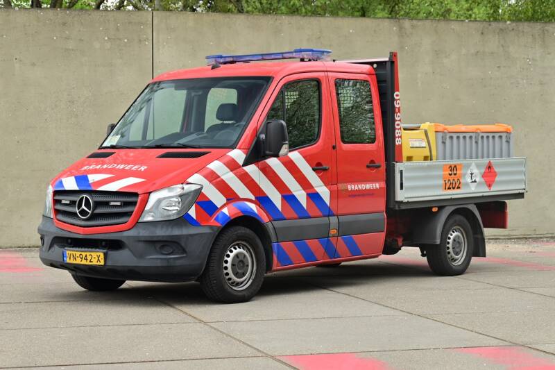 Kenteken: VN-942-X Roepnummer: 09-9088 Type voertuig: PM5 (logistiek) Merk &amp; Type: Mercedes Benz 515BleuTec37[Sprinter] Opbouw: van der Born-Hiab Bouwjaar: 2015 In dienst: 2015 Uit dienst: Standplaats: Utrecht - Leidsche Rijn