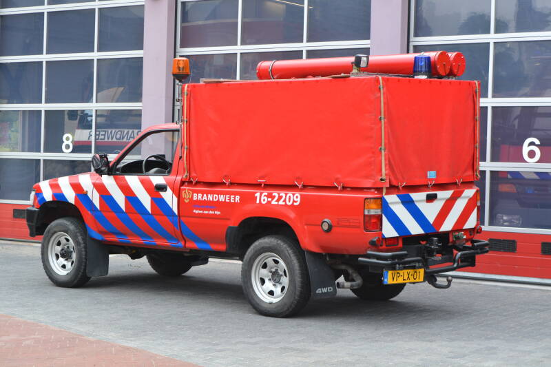 Kenteken: VP-LX-01 Roepnummer: 66-882 > 16-2209 Type voertuig: PM2 [GS-VO] Merk &amp; Type: Toyota HiLux 2,4DSL-PickUp Opbouw: Bouwjaar: 1997 In dienst: 1997 Uit dienst: 2016