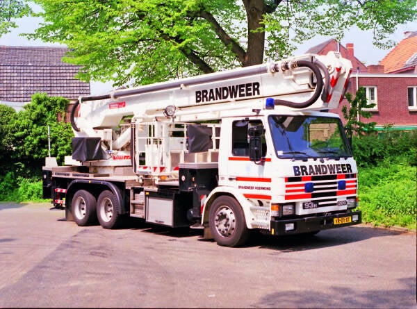 Kenteken: VR-01-XT Roepnummer: 851 Type voertuig: HW-26 Merk &amp; Type: Scania P93HL6X2Z Opbouw: Wümag STF2800 Bouwjaar: 1992 In dienst: 1992 Uit dienst: 2010