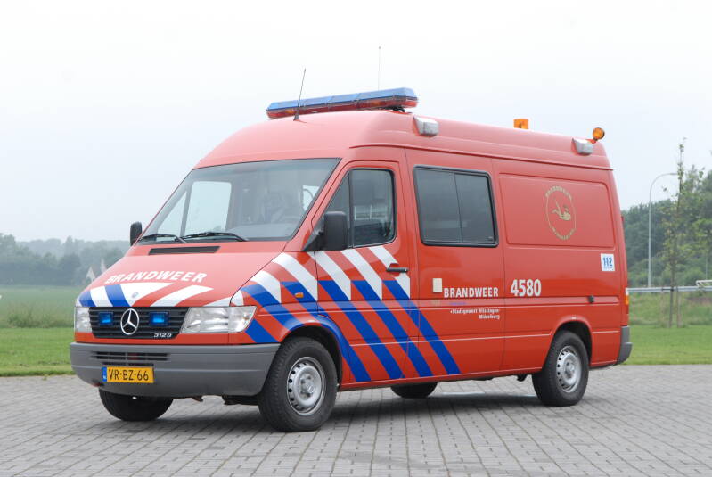 Kenteken: VR-BZ-66 Roepnummer: 4580 > 19-4580 Type voertuig: WO Merk &amp; Type: Mercedes Benz 312FD35[Sprinter] Opbouw: Bouwjaar: 1997 In dienst: 1997 Uit dienst: 2011 Standplaats: Middelburg (Stromenweg).Ombouw naar GS en verplaatst naar Vlissingen Olympiaw