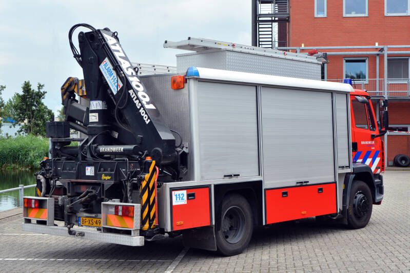 Kenteken: BF-XS-49 Roepnummer: 62-970 > 16-3170 Type voertuig: HV-KR Merk &amp; Type: DAF FF55.210-13CE390 Opbouw: Ziegler Brandweertechniek-Atlas Bouwjaar: 1998 In dienst: 1998 Uit dienst: 2021