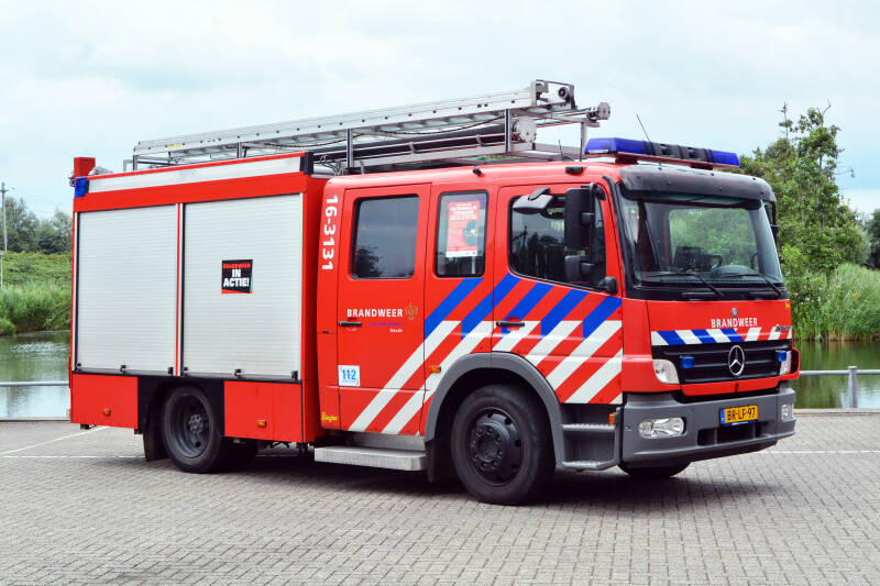 Kenteken: BR-LF-97 Roepnummer: 844 > 16-3131 Type voertuig: TS. LD2800 HD265 T1500 Merk &amp; Type: Mercedes Benz 1326F36[Atego] Opbouw: Ziegler Brandweertechniek Bouwjaar: 2005 In dienst: 2005