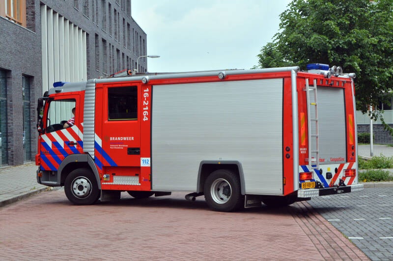 Kenteken: BS-RB-13 Roepnummer: 876 > 16-2164 Kenteken: BS-RB-13 Type voertuig: SB8 LD2000 T800 Merk &amp; Type: Mercedes Benz 818F36[Atego] Opbouw: Kenbri-Rosenbauer Bouwjaar: 2007 In dienst: 2007 Uit dienst: