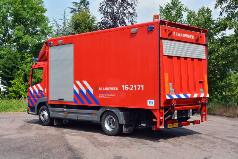 Kenteken: BN-PN-96 Roepnummer: 889 > 16-2171 Type voertuig: HV-2 Merk &amp; Type: Mercedes Benz 1018-36[Atego] Opbouw: Akkermans Bouwjaar: 2003 In dienst: 2003 Uit dienst: 2017