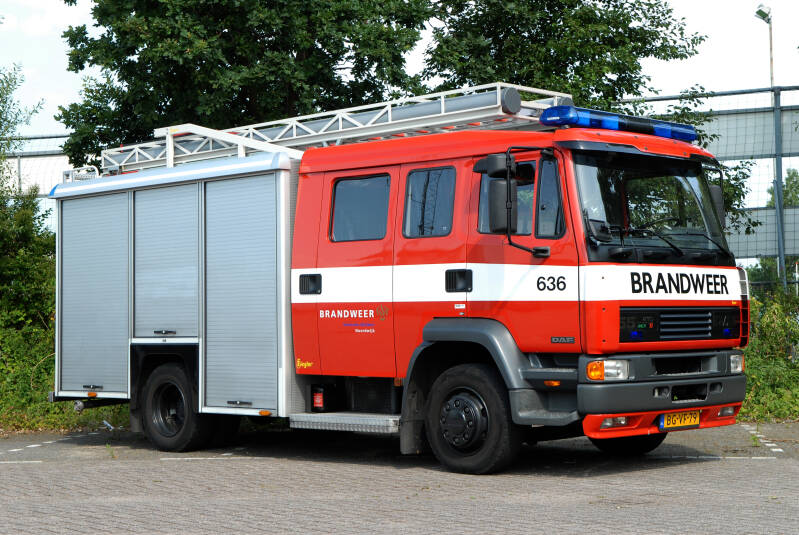 Kenteken: BG-VF-79 Roepnummer: 66-636 > 16-1831 Type voertuig: TS7 LD2800 HD265 T1500 Merk &amp; Type: DAF FF55.210CE360 Opbouw: Ziegler Brandweertechniek Bouwjaar: 1998 In dienst: 1998 Uit dienst: 2017