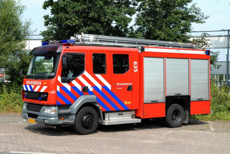 Kenteken: BP-NT-84 Roepnummer: 635 > 16-1830 Type voertuig: TS. LD2800 HD265 T1500 Merk &amp; Type: DAF FF.LF55.250-15CF Opbouw: Ziegler Brandweertechniek Bouwjaar: 2005 In dienst: 2005. Uit dienst: 2023.