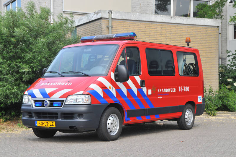 Kenteken: 30-LT-LZ Roepnummer: 18-780 Type voertuig: PM6 Merk &amp; Type: Fiat Ducato 15M-2.0 Opbouw: Mostard Bouwjaar: 2003 In dienst: 2003 Uit dienst: 2015