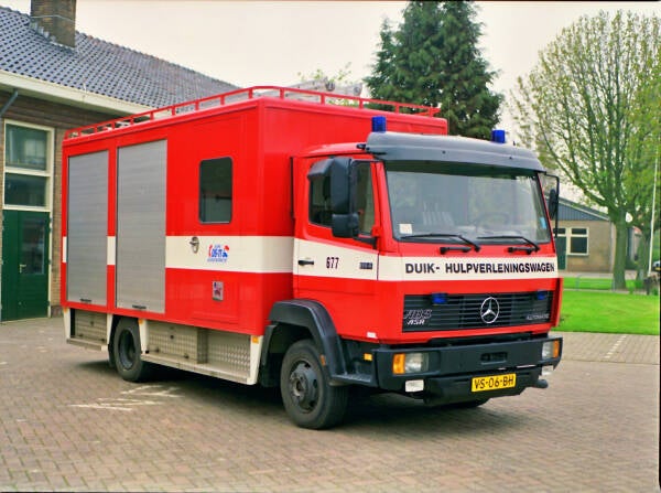 Kenteken: VS-06-BH Roepnummer: 56-677 Type voertuig: HV-2 / WO Merk &amp; Type: Mercedes Benz 814F33[Ecol] Opbouw: Feld Bouwjaar: 1992 In dienst: 1992