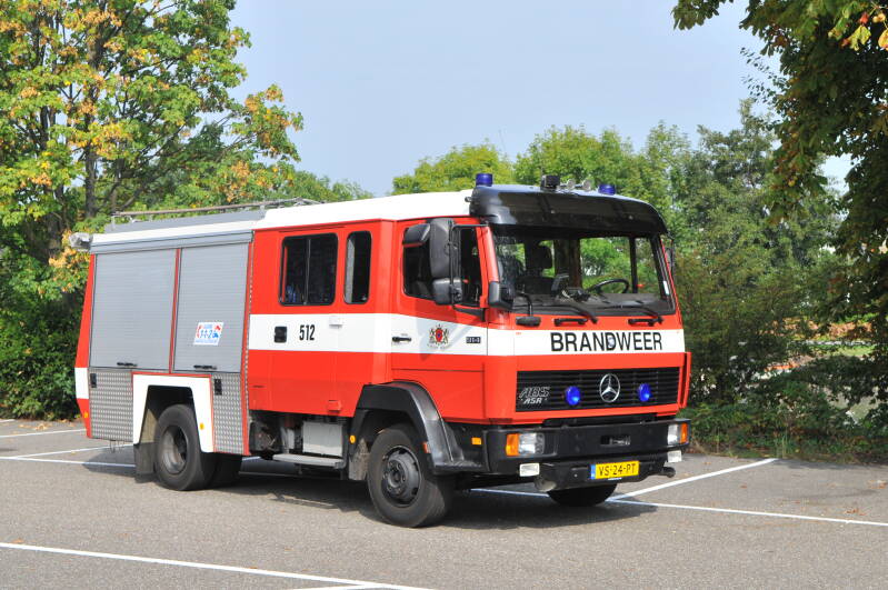 Kenteken: VS-24-PT Roepnummer: 47-512 Type voertuig: TS8 LD3000 HD230 T1200 Merk &amp; Type: Mercedes Benz 914F31[Ecol] Opbouw: Doeschot-Rosenbauer Bouwjaar: 1992 In dienst: 1992 Uit dienst: 2015