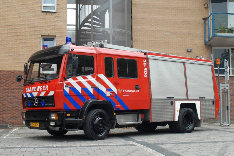 Kenteken: VS-43-ZS Roepnummer: 18-500 Type voertuig: TS9 LD3000 HD250 T1500 Merk &amp; Type: Mercedes Benz 1120F36[Ecol] Opbouw: Doeschot-Rosenbauer Bouwjaar: 1993 In dienst: 1993 Uit dienst: 2009