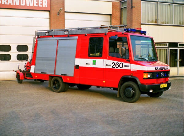Kenteken: VT-67-RT Roepnummer: 260 Type voertuig: PM9 Merk &amp; Type: Mercedes Benz 811FD37[Ecov] Opbouw: Doeschot-Rosenbauer Bouwjaar: 1993 In dienst: 1993 Uit dienst: 2011