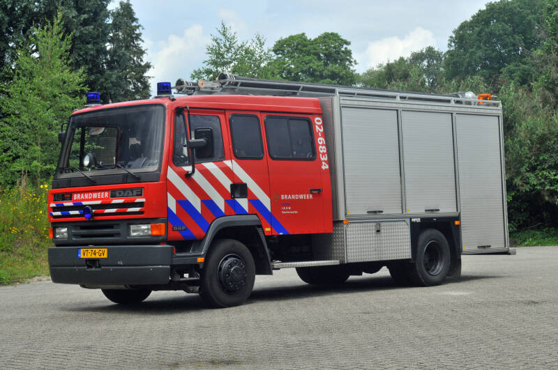 Kenteken: VT-74-GV Roepnummer: 02-6834 Type voertuig: TS8 LD3250 HD240 T1900 Merk &amp; Type: DAF FF45.160-11CE365 Opbouw: Mucar-Godiva Bouwjaar: 1993 In dienst: 2010. Tot 2010 gestationeerd te Haulerwijk. 
