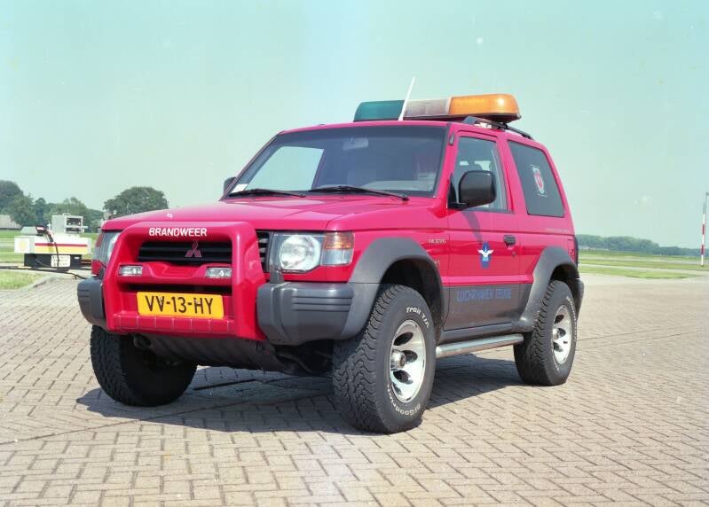 Kenteken: VV-13-HY Roepnummer: 8 Type voertuig: PM2 Merk &amp; Type: Mitsubishi Pajero TD-GLX Panel-Van Opbouw: Bouwjaar: 1993 In dienst: 1993 Uit dienst: