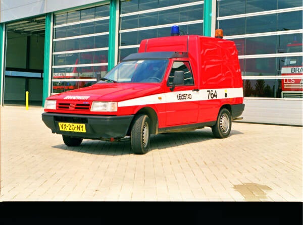 Kenteken: VX-20-NY Roepnummer: 764 Type voertuig: PM2 Merk &amp; Type: Fiat Fiorino 1.7D Opbouw: Bouwjaar: 1993 In dienst: 1993 Uit dienst: 1995