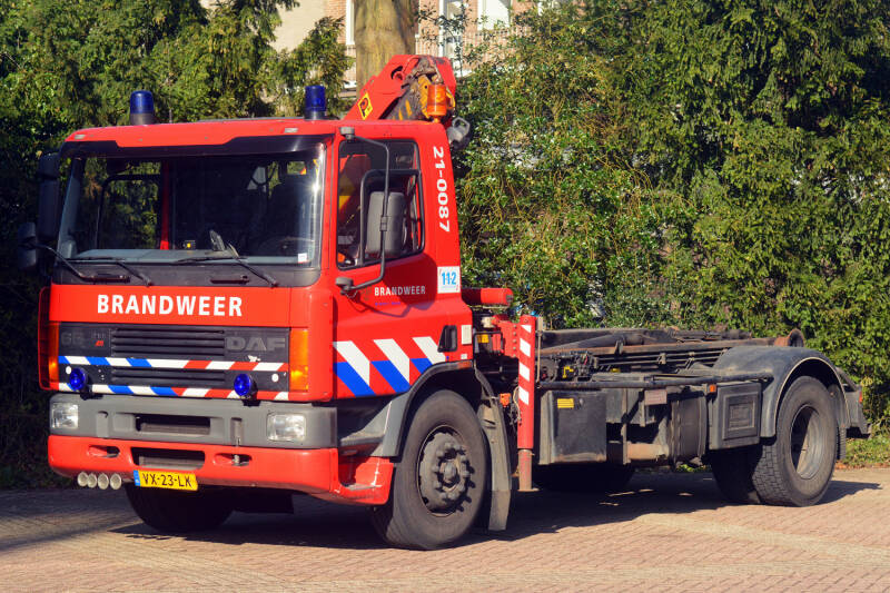 Kenteken: VX-23-LK Roepnummer: 80-782 > 21-0087 Type voertuig: HA-KR Merk &amp; Type: DAF FA65.210NC490 Opbouw: Leebur-Palfinger Bouwjaar: 1993 In dienst: 1993 Uit dienst: 2017. Regionaal voertuig