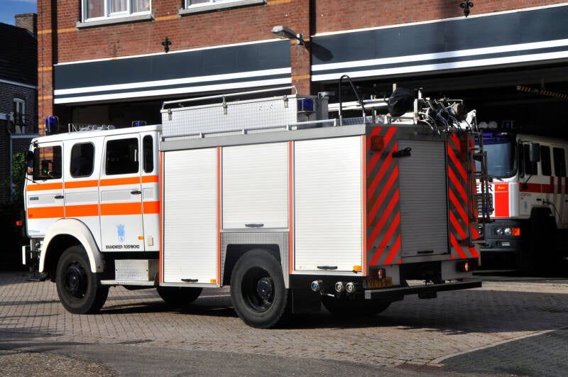 Kenteken: VX-75-BH Roepnummer: 841 Type voertuig: TS6 LD3000 HD240 T2400/200 Merk &amp; Type: Iveco 120.25AW Opbouw: Spijkstaal-Magirus Bouwjaar: 1993 In dienst: 1993 Uit dienst: 2010