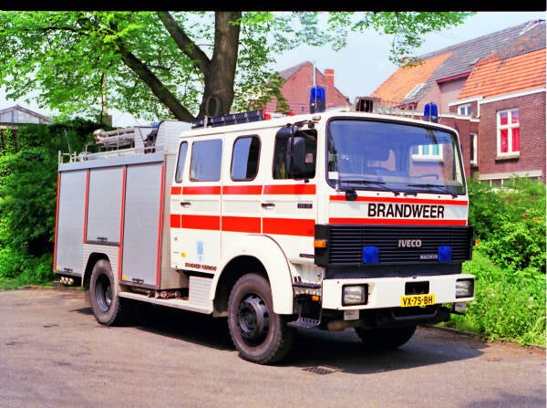 Kenteken: VX-75-BH Roepnummer: 841 Type voertuig: TS6 LD3000 HD240 T2400/200 Merk &amp; Type: Iveco 120.25AW Opbouw: Spijkstaal-Magirus Bouwjaar: 1993 In dienst: 1993 Uit dienst: 2010