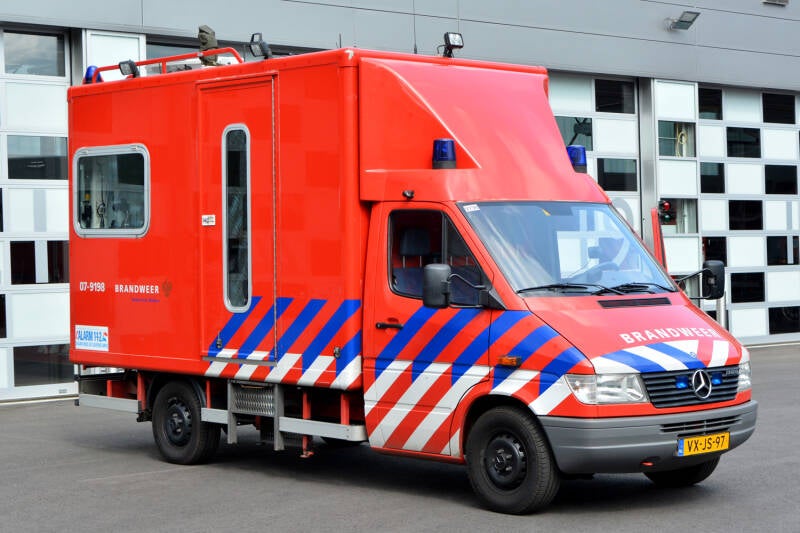 Kenteken: VX-JS-97 Roepnummer: 39-791 > 07-9198 Type voertuig: VC-2 Merk &amp; Type: Mercedes Benz 312D35[Sprinter] Opbouw: KPN Bouwjaar: 1998 In dienst: 1998 Uit dienst:.. Regionaal BiZavoertuig